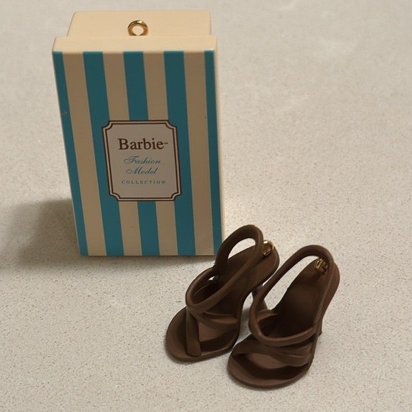 Barbie Fashion Pup Ornament Set by Hallmark 2006 - Picture 5 of 14